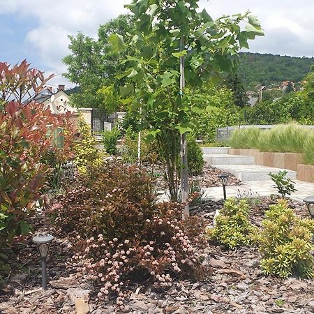 Relax Balaton Apartmanok Balatonfured Exterior photo
