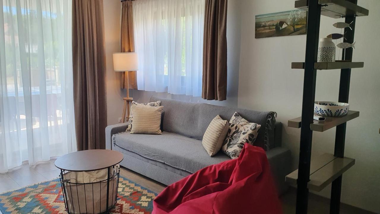 Relax Balaton Apartmanok Balatonfured Exterior photo