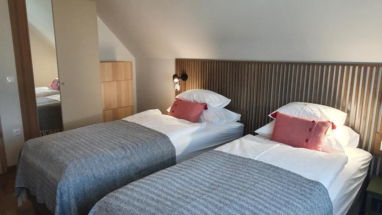 Relax Balaton Apartmanok Balatonfured Exterior photo