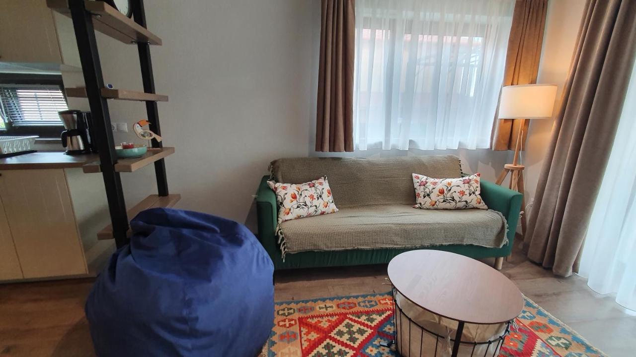 Relax Balaton Apartmanok Balatonfured Exterior photo