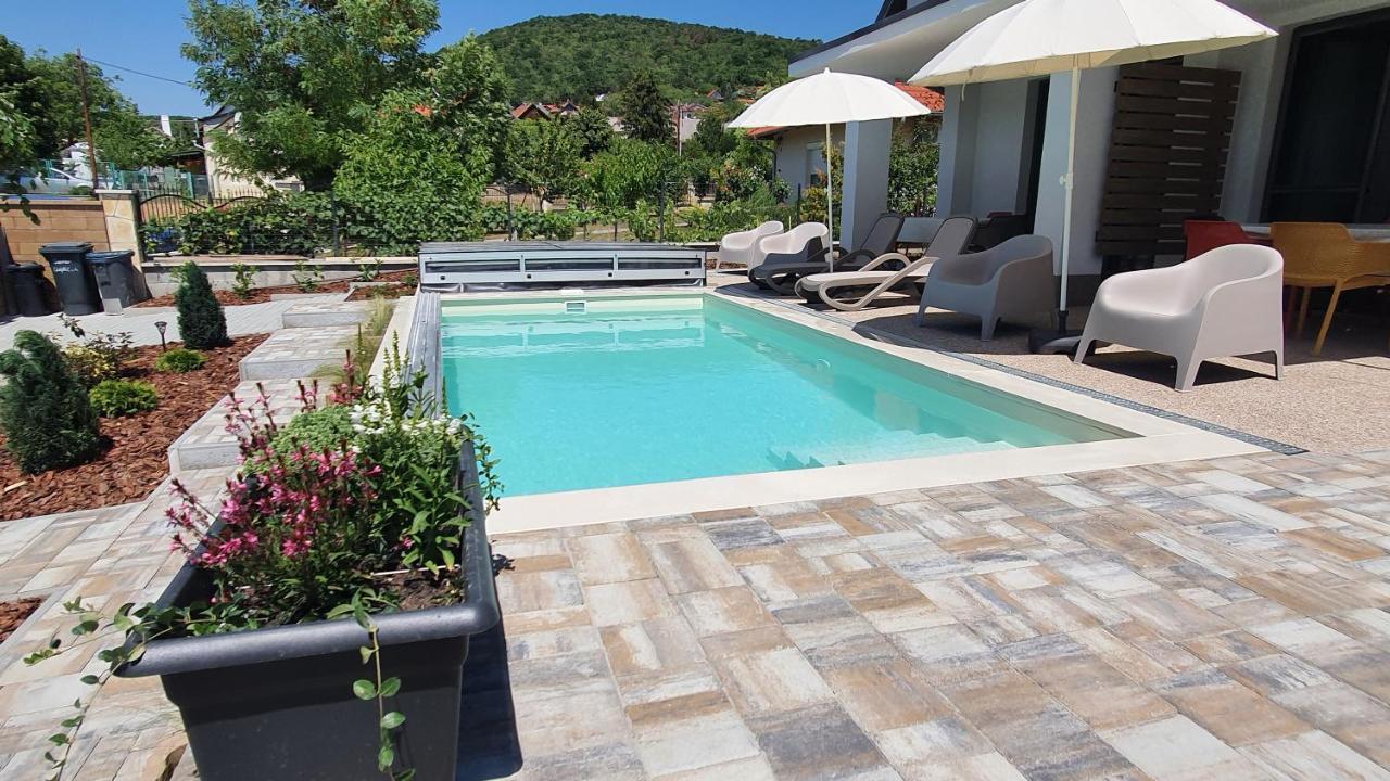 Relax Balaton Apartmanok Balatonfured Exterior photo
