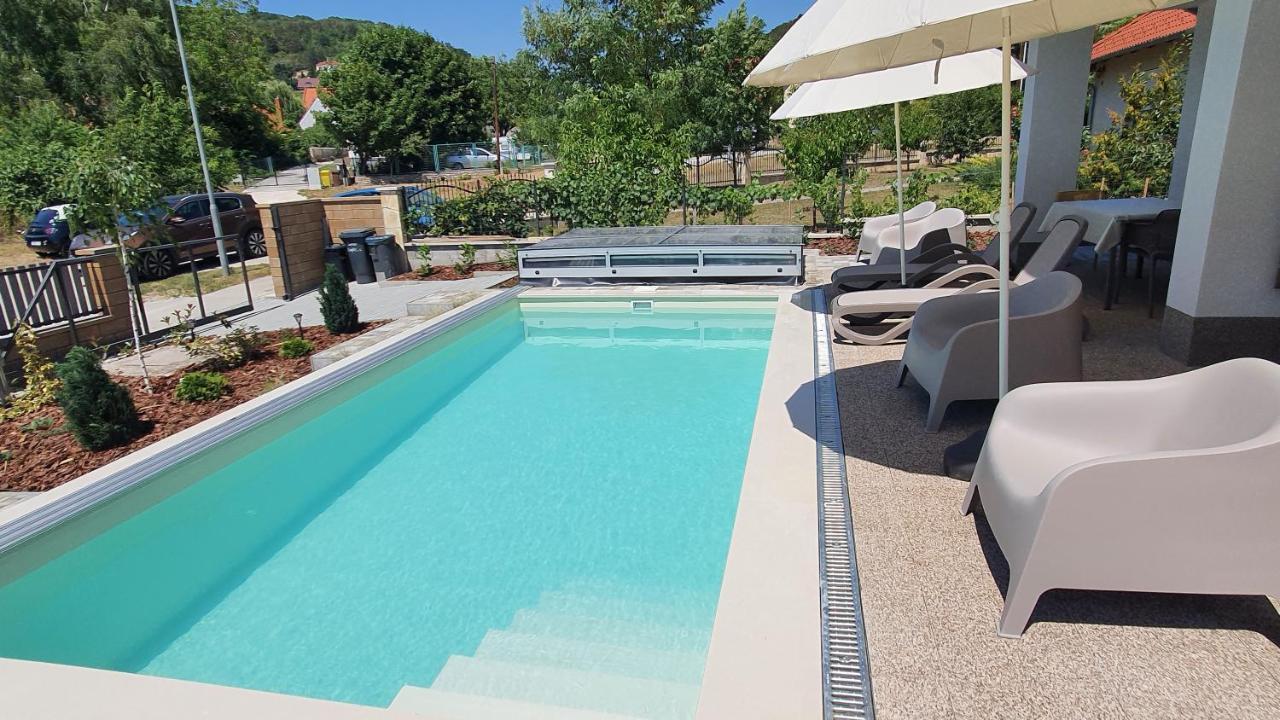 Relax Balaton Apartmanok Balatonfured Exterior photo