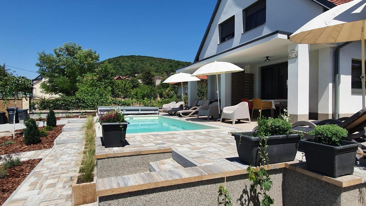 Relax Balaton Apartmanok Balatonfured Exterior photo