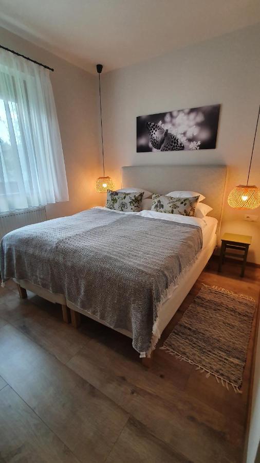 Relax Balaton Apartmanok Balatonfured Exterior photo