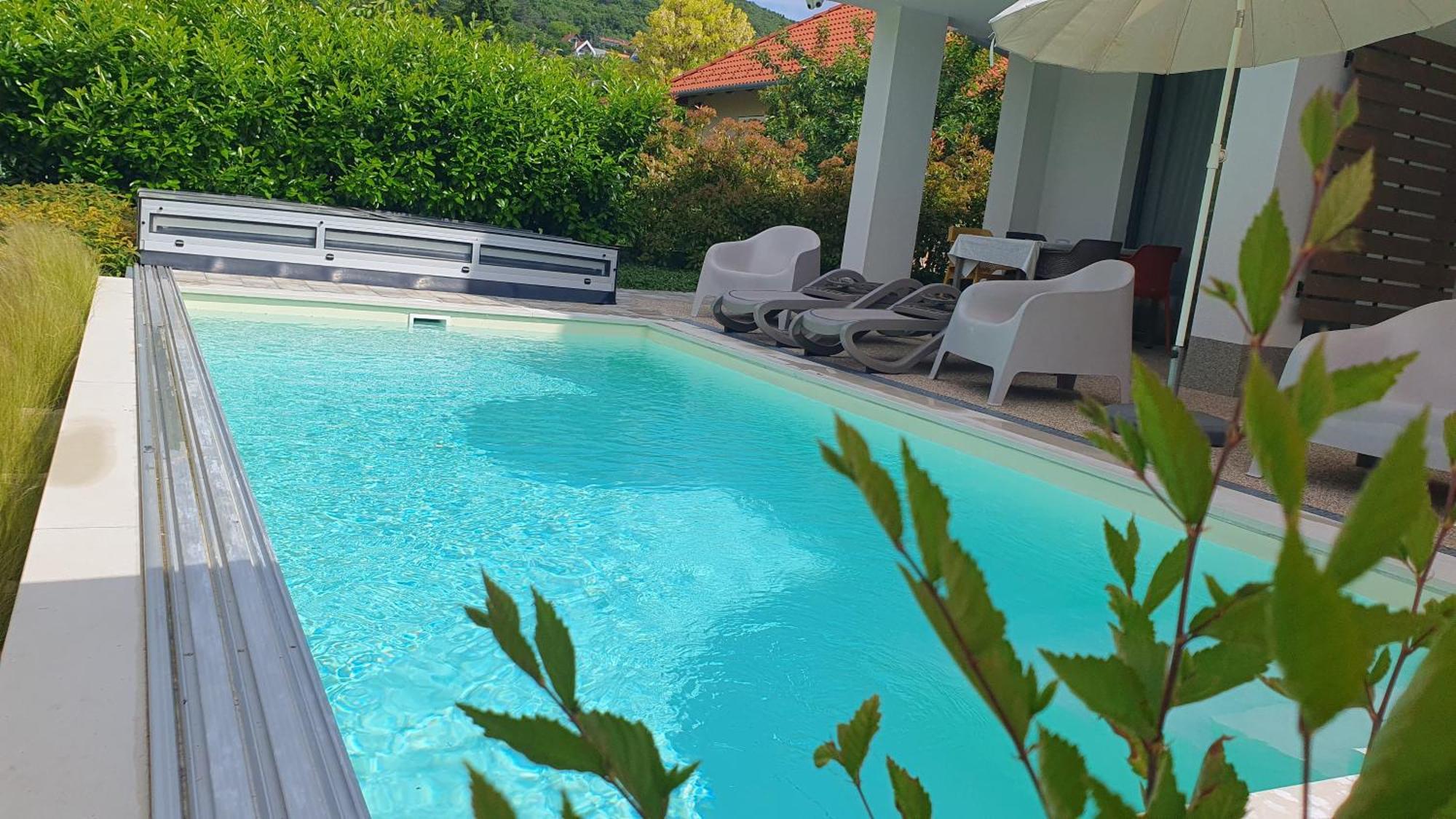 Relax Balaton Apartmanok Balatonfured Exterior photo